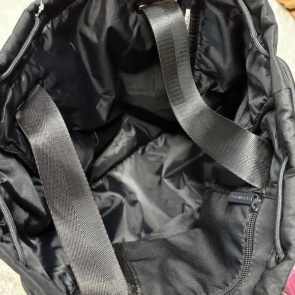 NWT Beyond Yoga Convertible Gym Bag Backpack Black OS - Picture 6 of 12